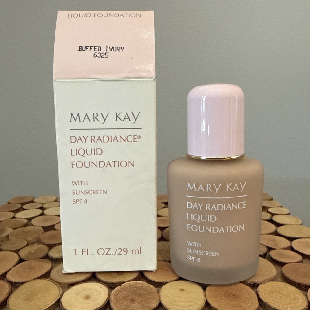 Mary Kay Day Radiance Liquid Foundation 6325 BUFFED IVORY with SPF8 1 Fl oz NOS